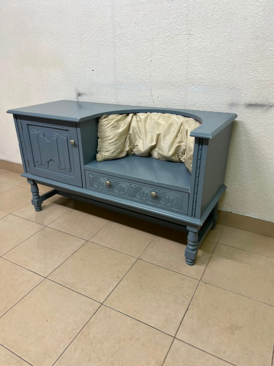 Classic Vintage Blue Storage Bench / Entryway Seat – Antique Style with Ornate Cabinet, Carved Drawer & Cream Cushion - Image 4