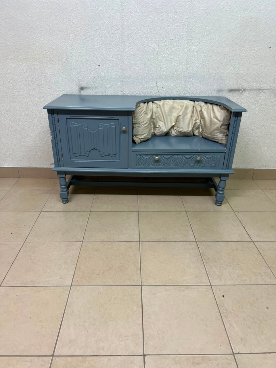 Classic Vintage Blue Storage Bench / Entryway Seat – Antique Style with Ornate Cabinet, Carved Drawer & Cream Cushion - Image 7