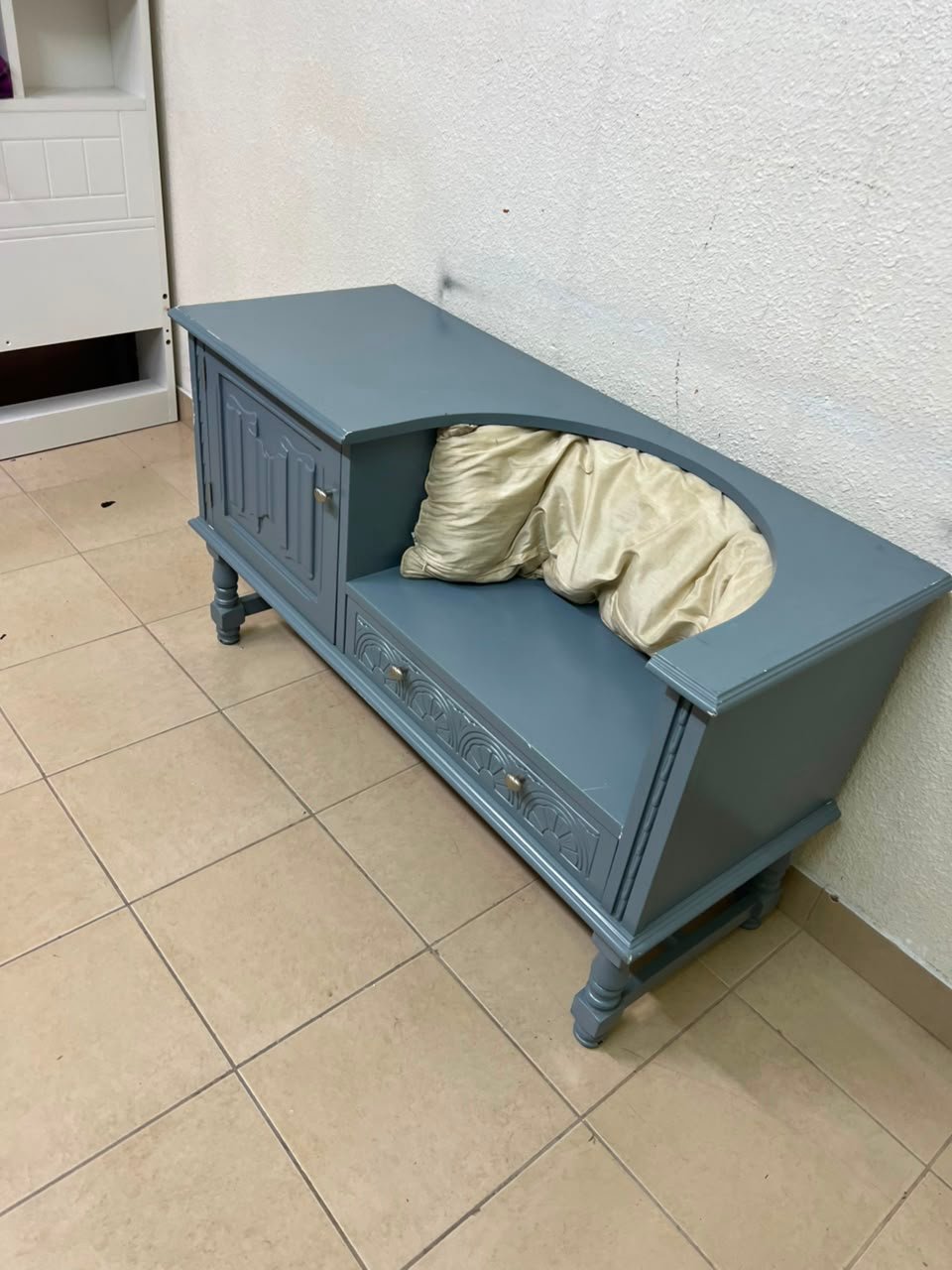 Classic Vintage Blue Storage Bench / Entryway Seat – Antique Style with Ornate Cabinet, Carved Drawer & Cream Cushion - Image 8
