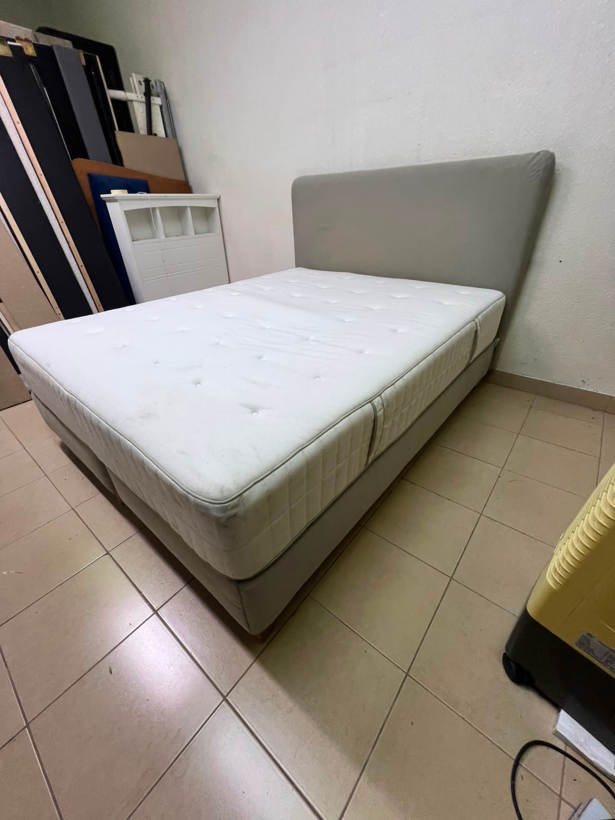 Modern Grey & White Divan Bed Set – Upholstered Headboard, Tufted White Mattress & Matching Grey Base for Bedroom & Guest Room