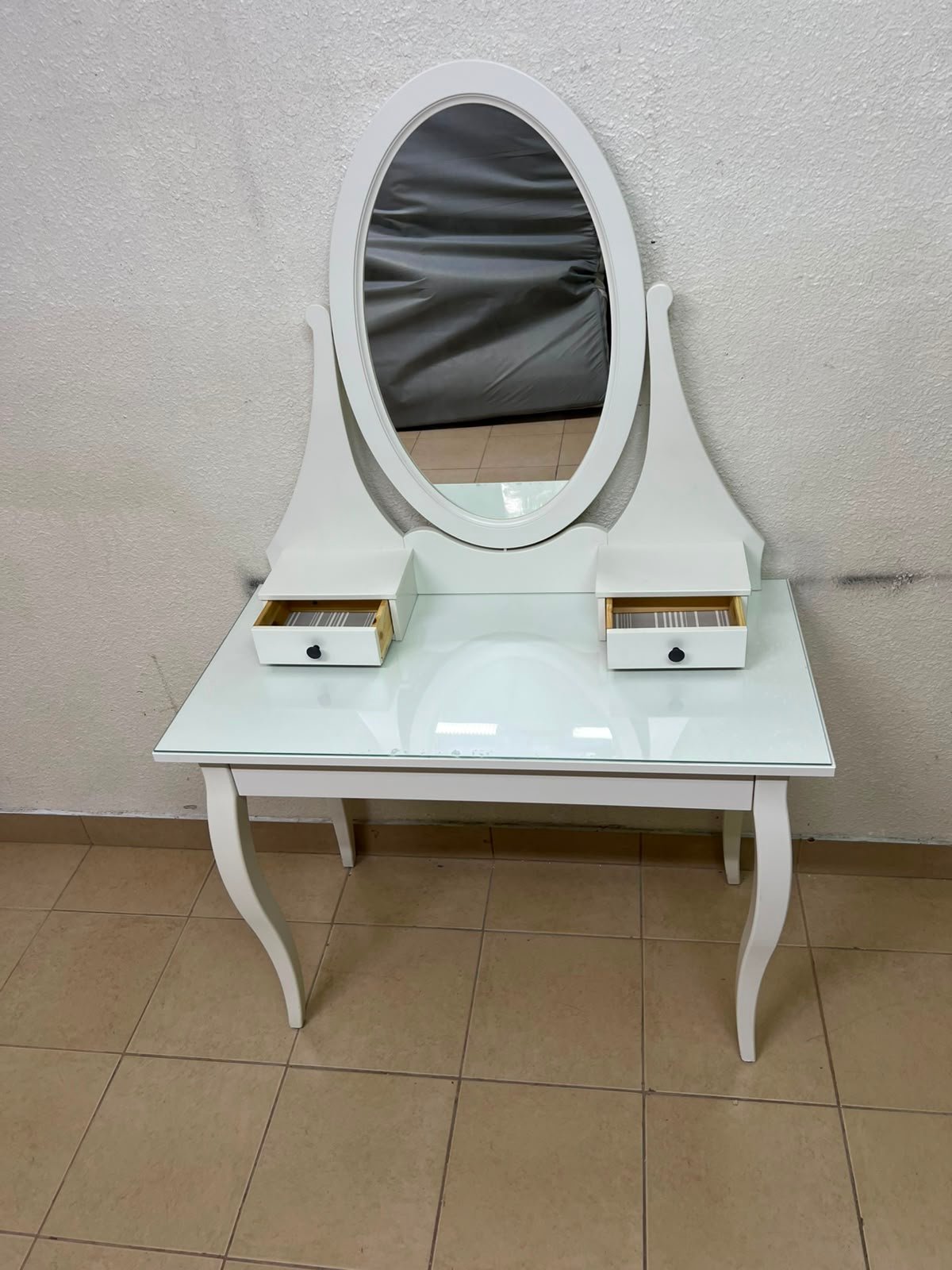 Classic White Vanity Dressing Table with Oval Mirror & Glass Top – Elegant Makeup Desk with 2 Drawers & Curved Cabriole Legs - Image 4