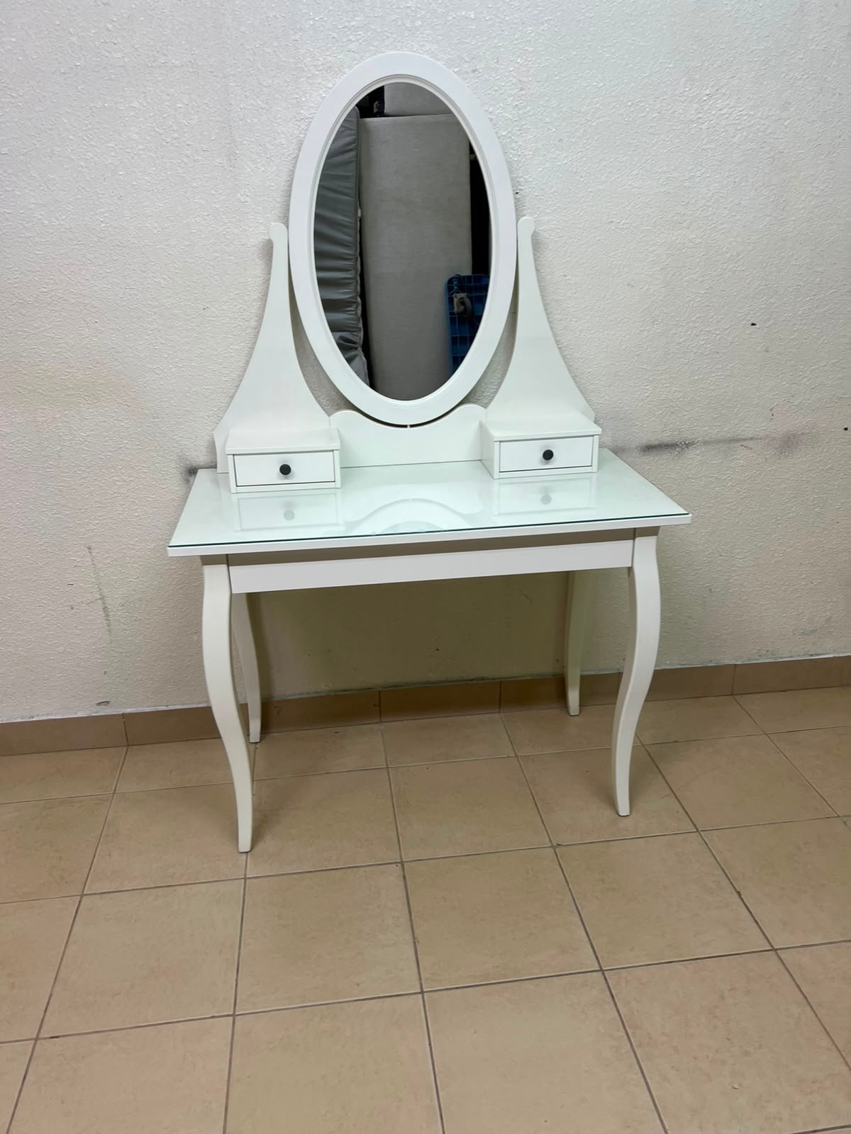 Classic White Vanity Dressing Table with Oval Mirror & Glass Top – Elegant Makeup Desk with 2 Drawers & Curved Cabriole Legs