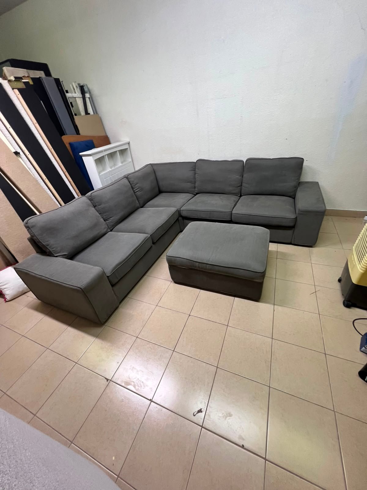 Modern Grey L-Shaped Sectional Sofa with Ottoman – Large Fabric Corner Couch with Plush Back Cushions & Solid Base for Living Room & Apartments