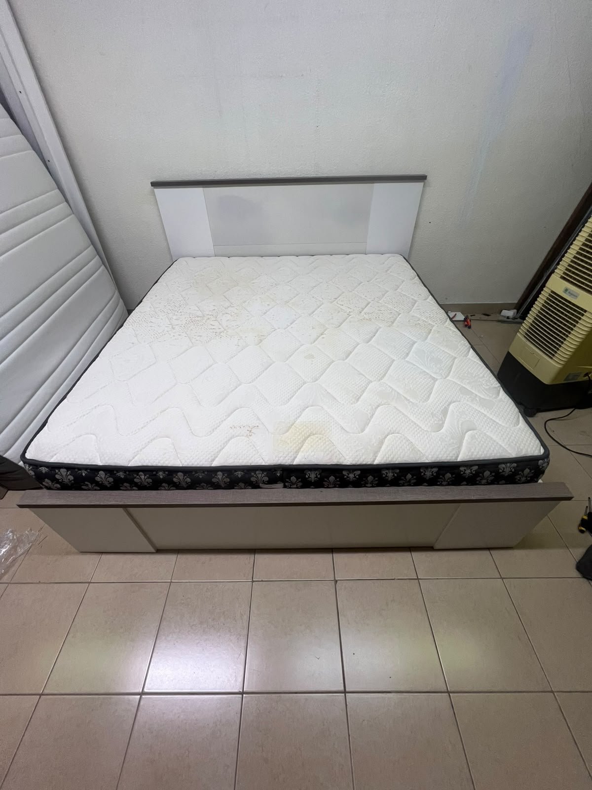 Modern Grey & White Bed Frame with Quilted Mattress – Two-Tone Wooden Headboard, White Base & Dark Floral Border for Bedroom & Guest Room - Image 2