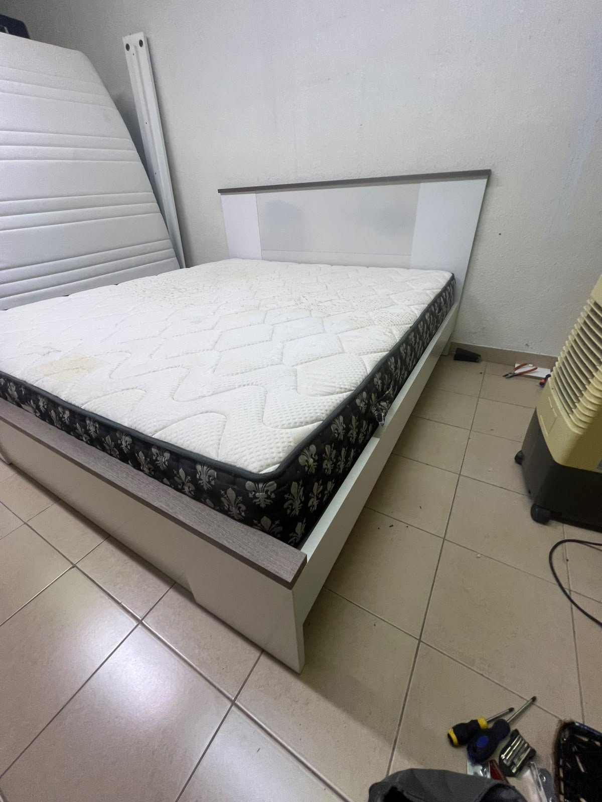 Modern Grey & White Bed Frame with Quilted Mattress – Two-Tone Wooden Headboard, White Base & Dark Floral Border for Bedroom & Guest Room - Image 3