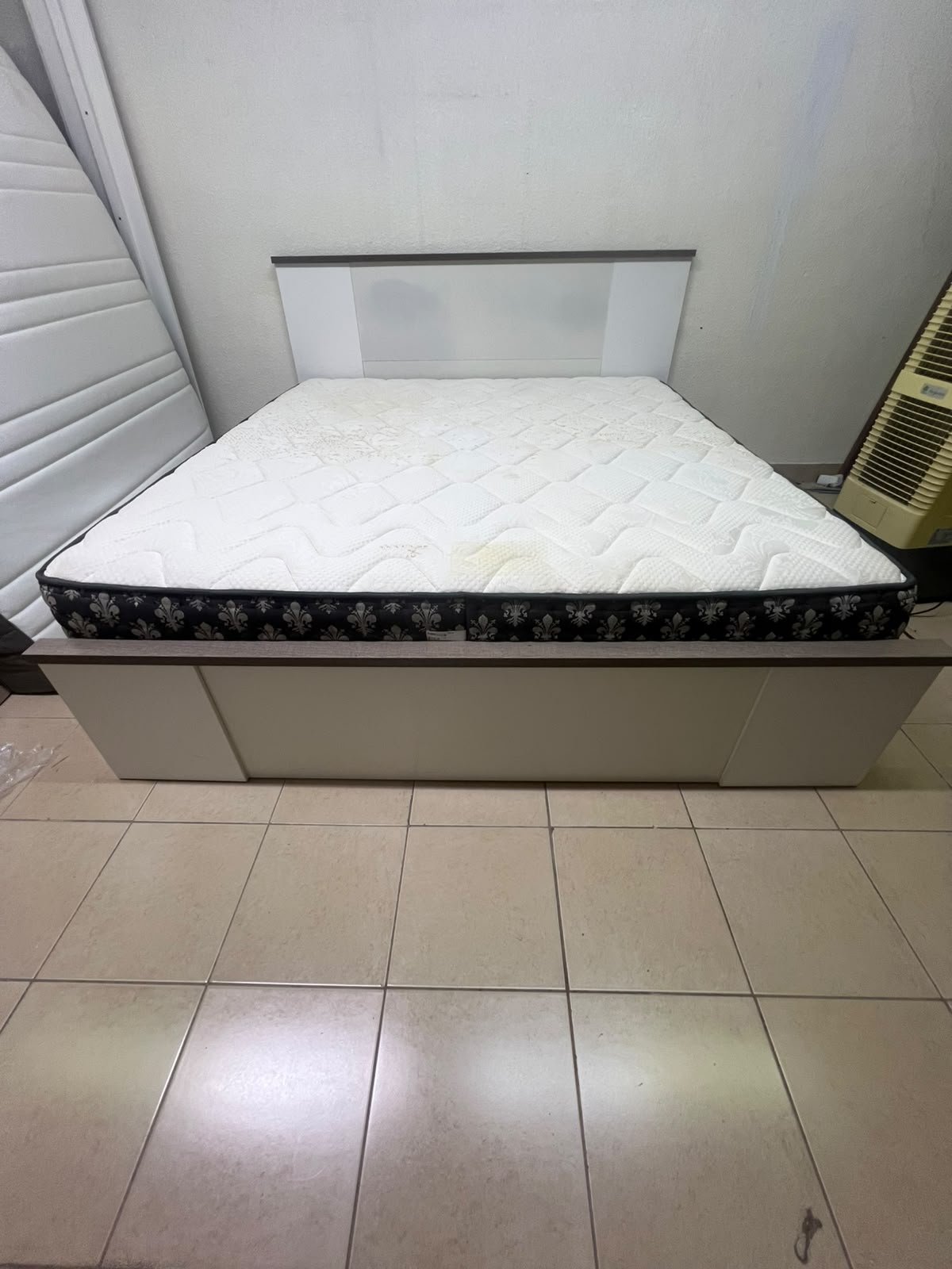 Modern Grey & White Bed Frame with Quilted Mattress – Two-Tone Wooden Headboard, White Base & Dark Floral Border for Bedroom & Guest Room - Image 4