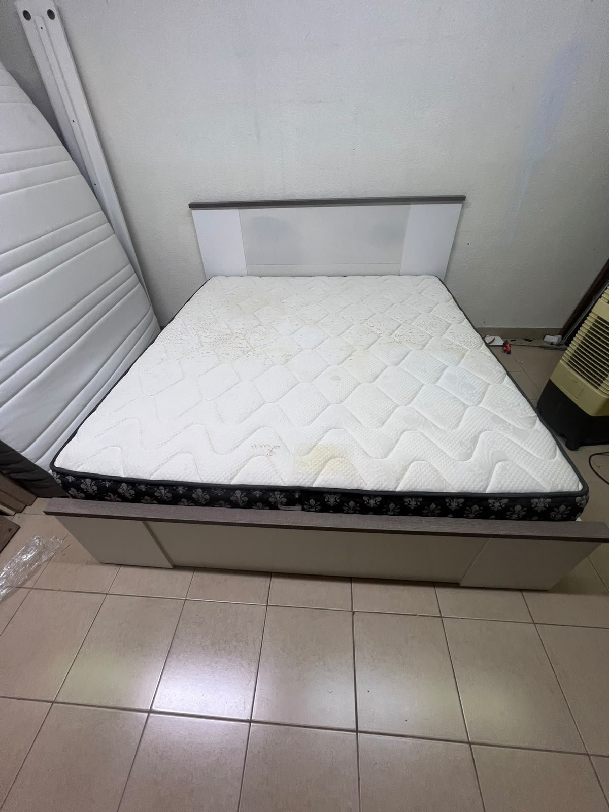 Modern Grey & White Bed Frame with Quilted Mattress – Two-Tone Wooden Headboard, White Base & Dark Floral Border for Bedroom & Guest Room - Image 5