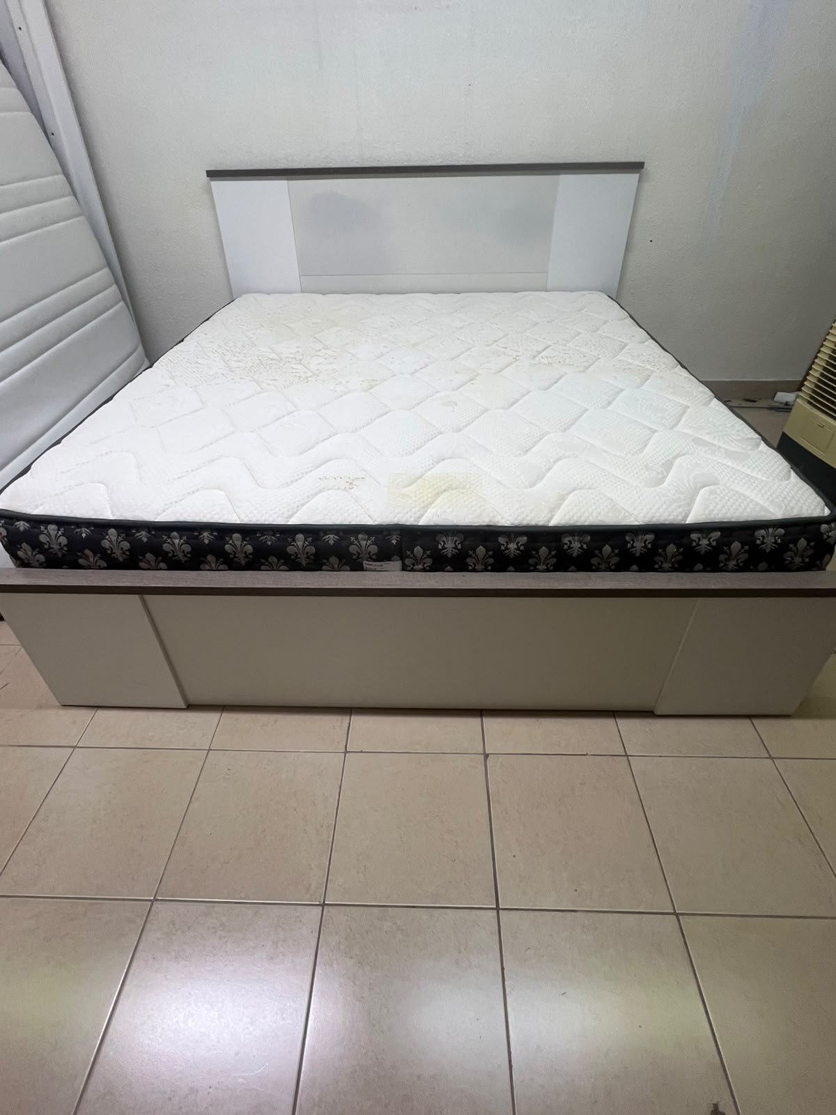 Modern Grey & White Bed Frame with Quilted Mattress – Two-Tone Wooden Headboard, White Base & Dark Floral Border for Bedroom & Guest Room - Image 8