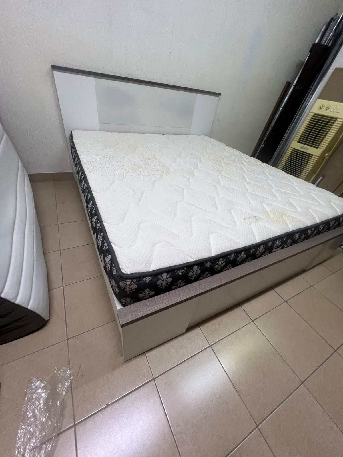 Modern Grey & White Bed Frame with Quilted Mattress – Two-Tone Wooden Headboard, White Base & Dark Floral Border for Bedroom & Guest Room - Image 9