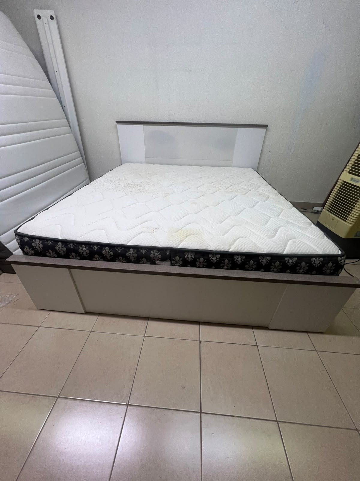 Modern Grey & White Bed Frame with Quilted Mattress – Two-Tone Wooden Headboard, White Base & Dark Floral Border for Bedroom & Guest Room - Image 10