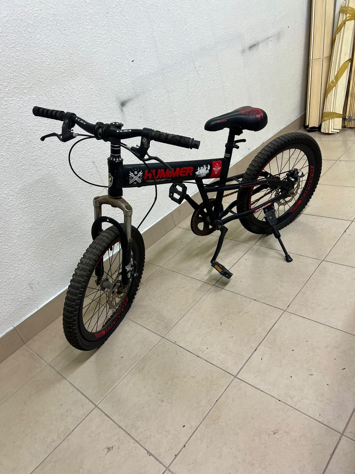 A 20-inch "Hummer"-branded mountain bike featuring a black and red color scheme; it appears to be equipped with a carbon steel or alloy frame, a front suspension system, and dual disc brakes. - Image 10