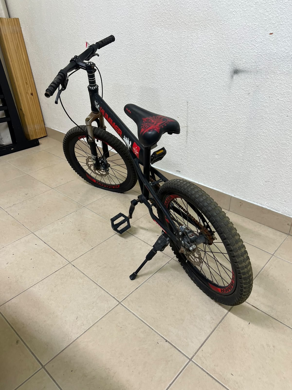A 20-inch "Hummer"-branded mountain bike featuring a black and red color scheme; it appears to be equipped with a carbon steel or alloy frame, a front suspension system, and dual disc brakes. - Image 4
