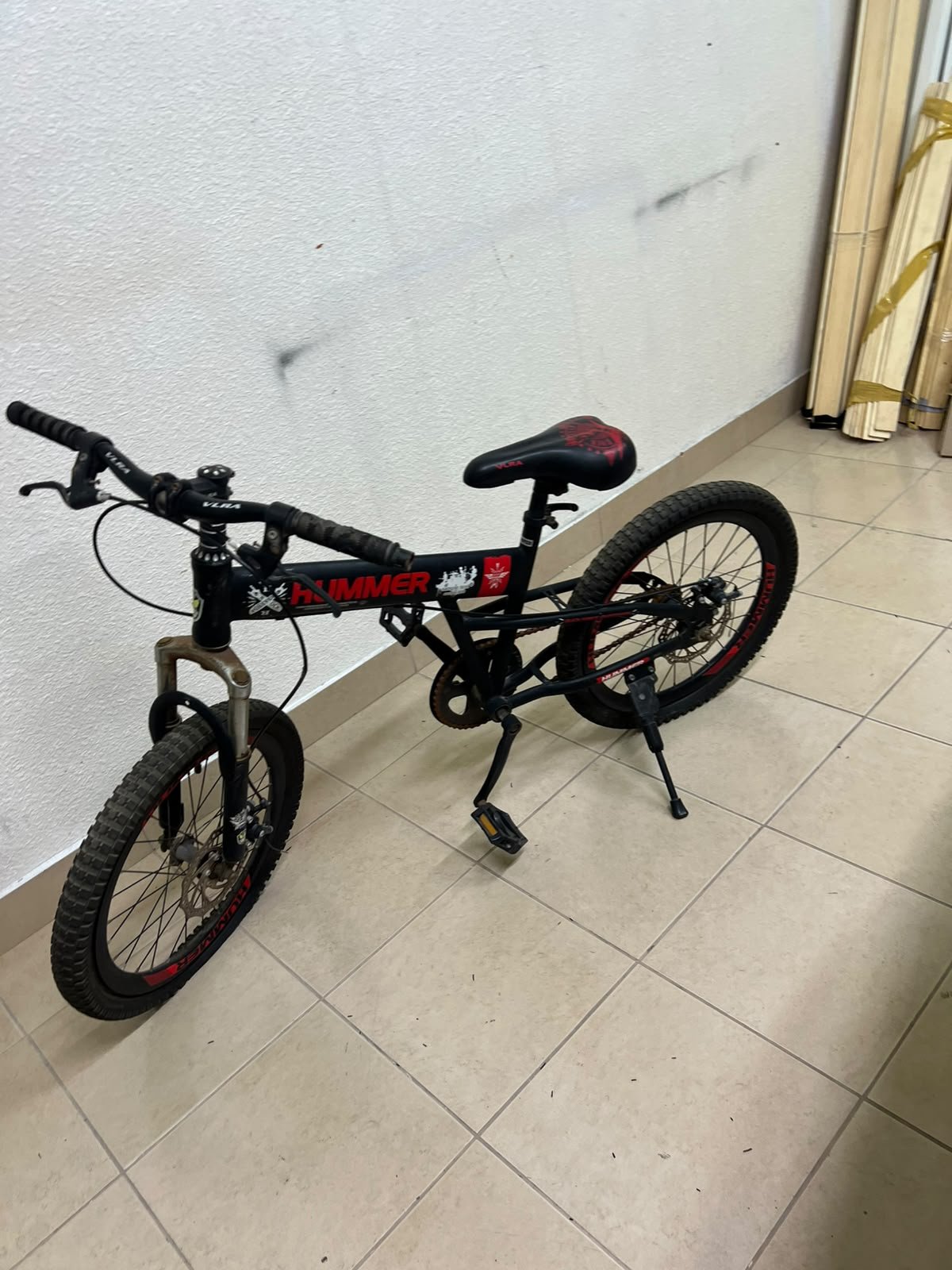 A 20-inch "Hummer"-branded mountain bike featuring a black and red color scheme; it appears to be equipped with a carbon steel or alloy frame, a front suspension system, and dual disc brakes. - Image 7