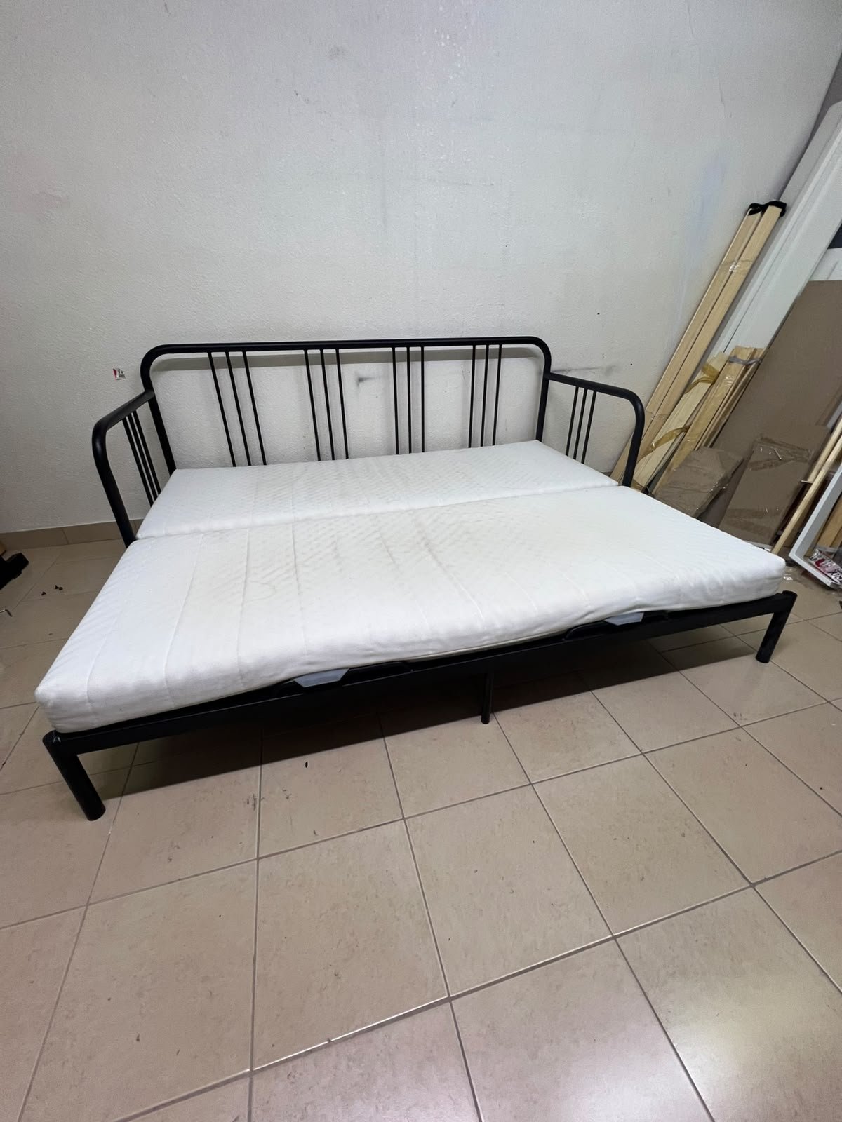 This is a black metal daybed that extends to convert into a double bed or a sofa; it closely resembles the IKEA FYRESDAL daybed frame (80x200 cm). - Image 8