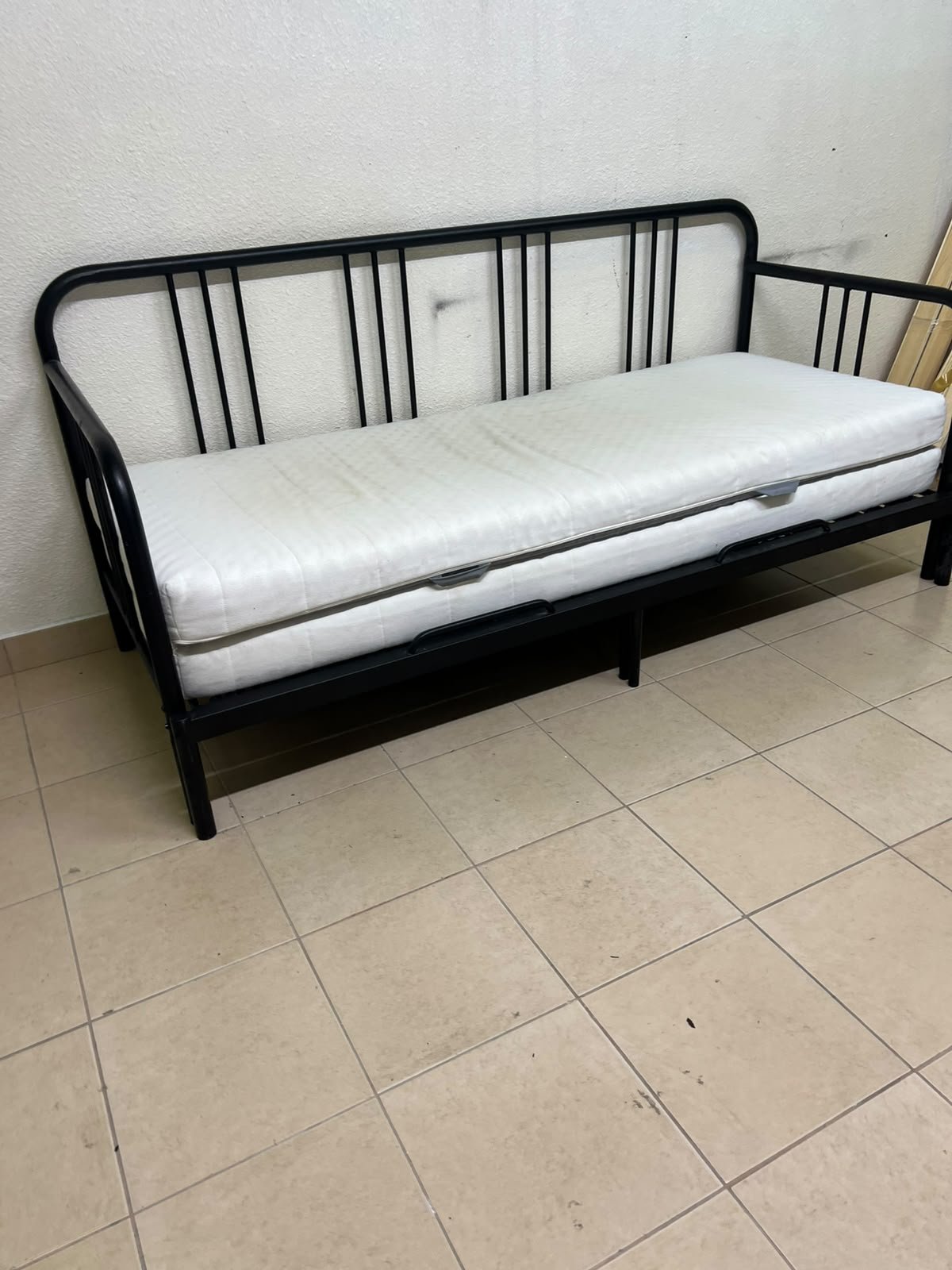 This is a black metal daybed that extends to convert into a double bed or a sofa; it closely resembles the IKEA FYRESDAL daybed frame (80x200 cm). - Image 7