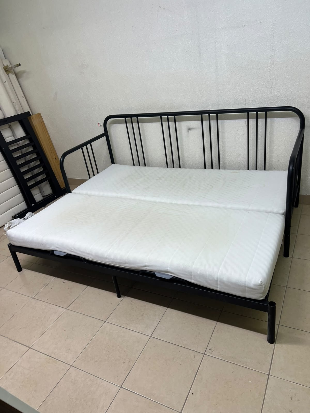This is a black metal daybed that extends to convert into a double bed or a sofa; it closely resembles the IKEA FYRESDAL daybed frame (80x200 cm). - Image 15