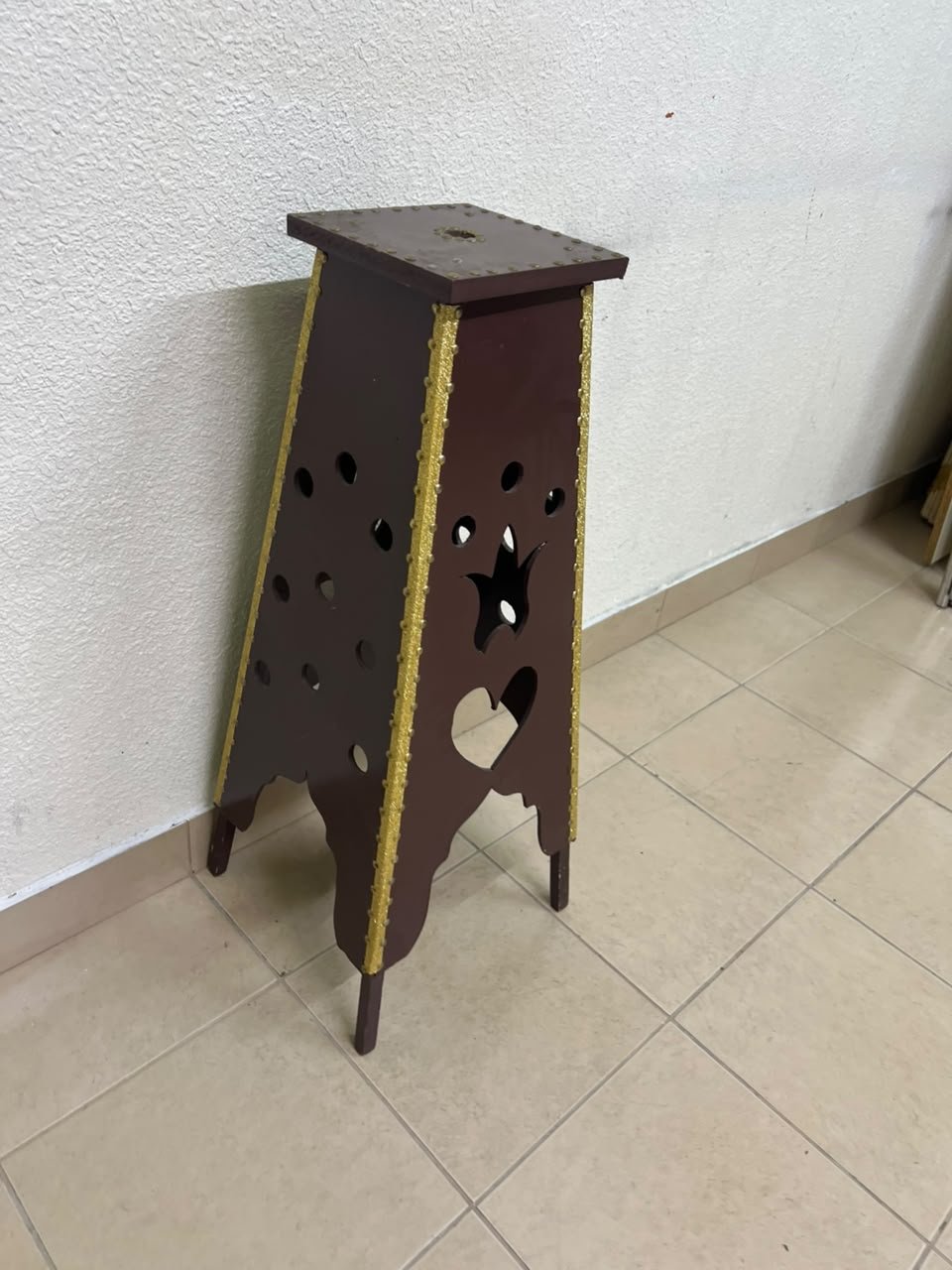A tall wooden garment incense burner (incense stand) featuring a tower or pyramid design; it is used to scent abayas, clothing, and fabrics by hanging or placing them over the burner, allowing them to absorb the fragrance of incense and oud. - Image 2