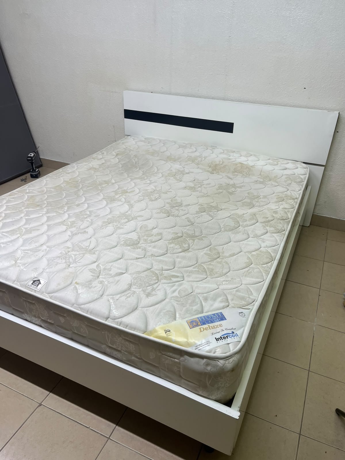 A white wooden bed frame paired with an "Intercoil Deluxe" sprung, cushioned mattress. - Image 3