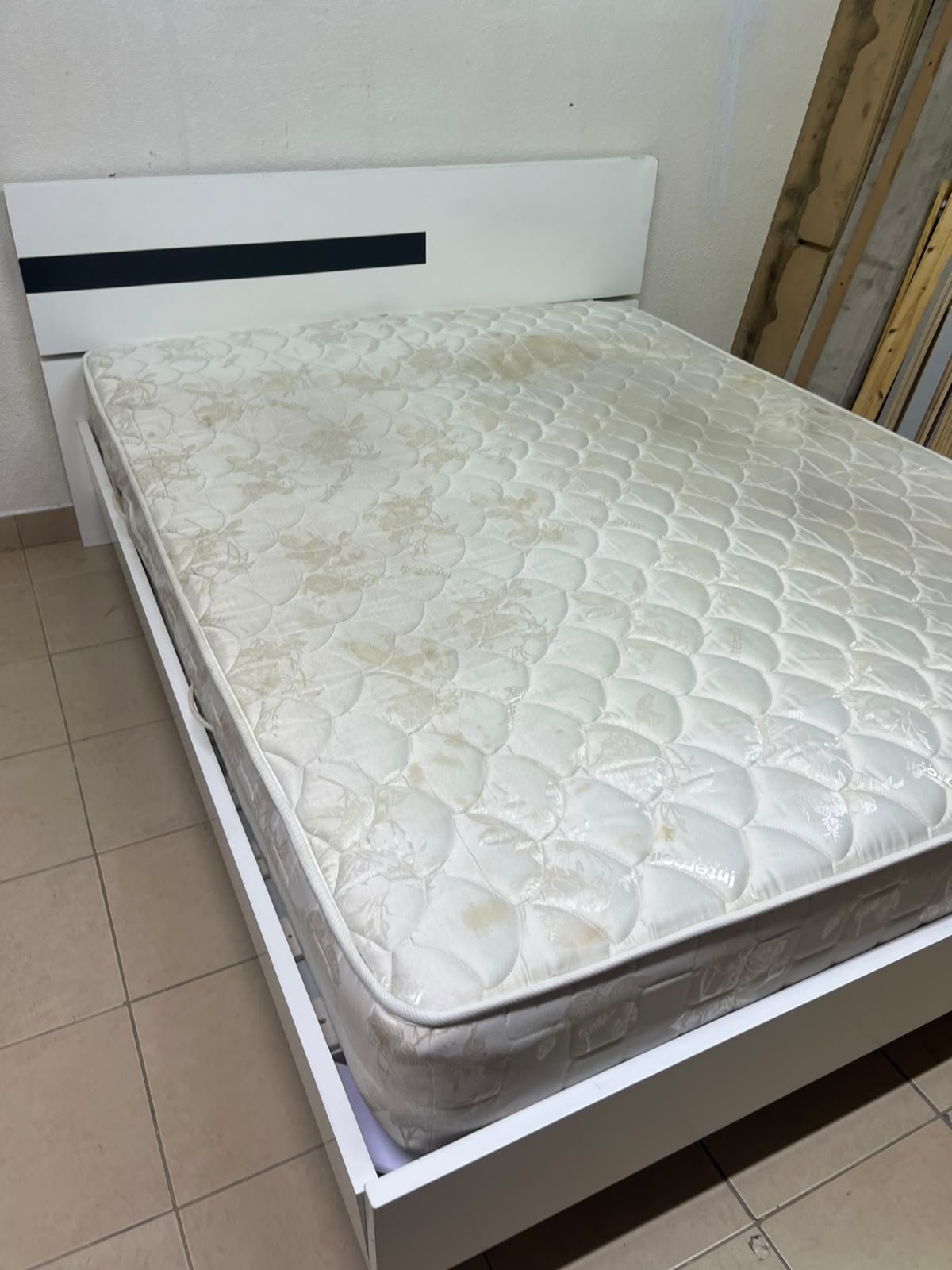 A white wooden bed frame paired with an "Intercoil Deluxe" sprung, cushioned mattress. - Image 6