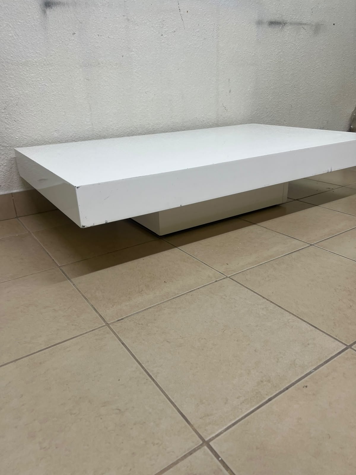 A modern, low, rectangular white coffee table featuring a minimalist design, a recessed base, and a smooth lacquered finish. - Image 8