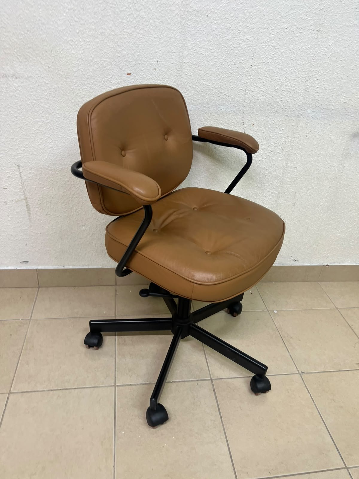 The ALEFJÄLL office chair from IKEA, crafted from golden-brown "Grann" leather and featuring distinctive tufted button detailing. - Image 5
