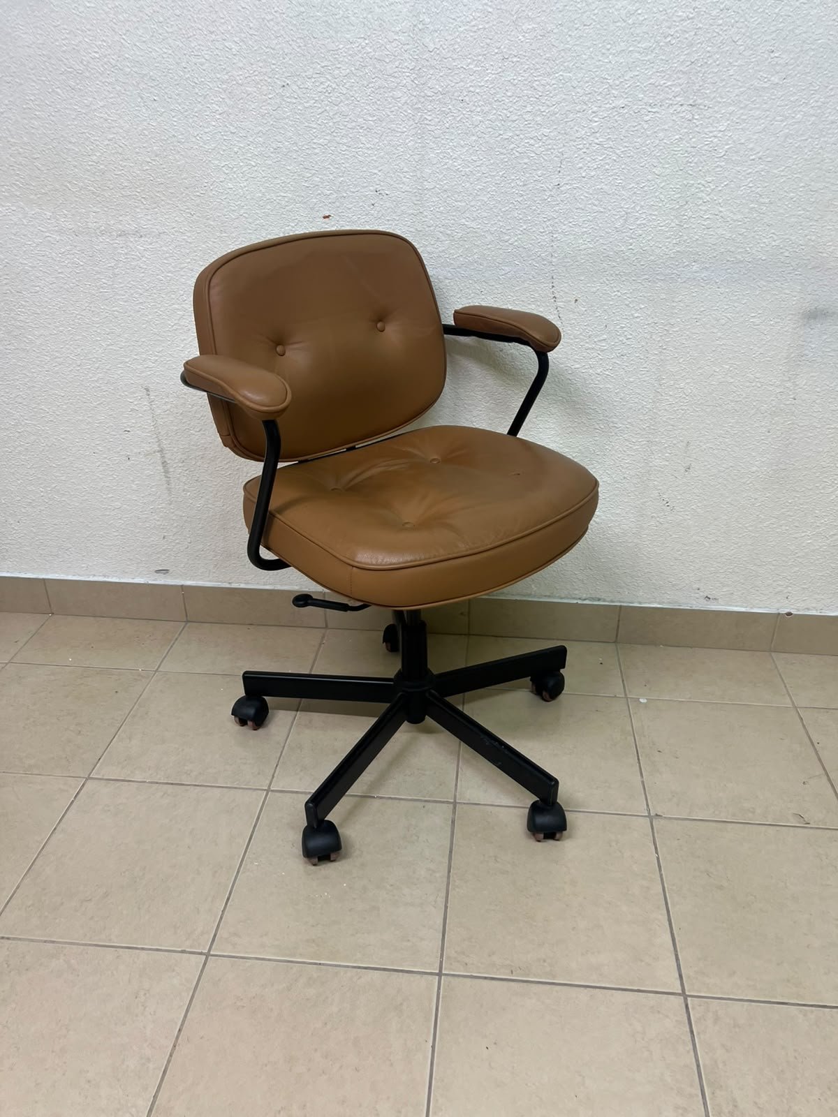 The ALEFJÄLL office chair from IKEA, crafted from golden-brown "Grann" leather and featuring distinctive tufted button detailing. - Image 8