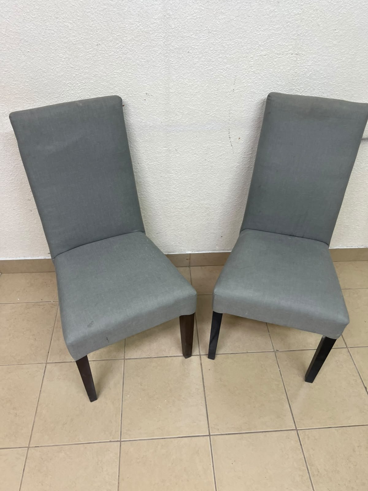 A modern "Parsons" style dining chair, featuring a high back, gray upholstery, and dark wood legs. - Image 3