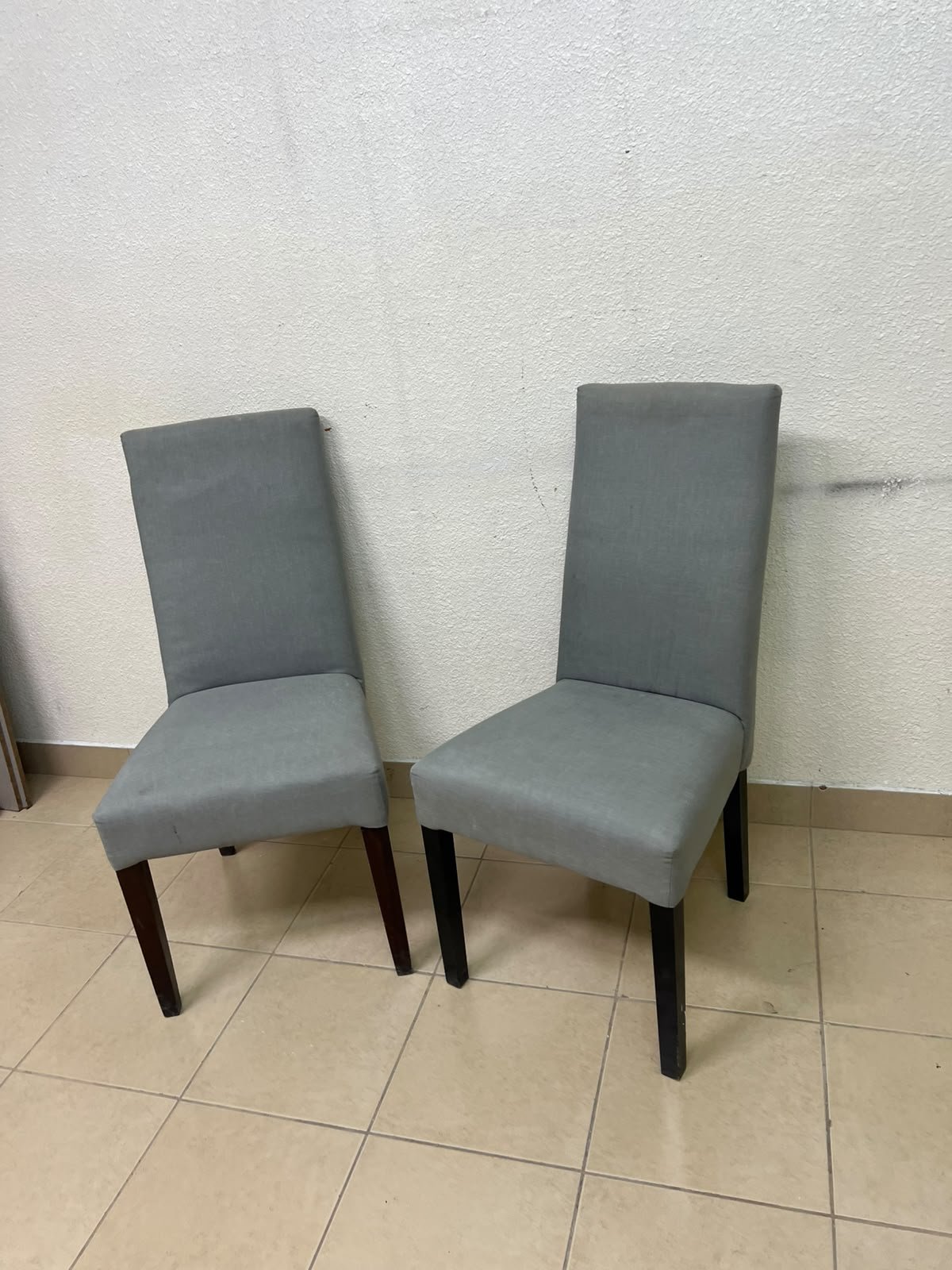 A modern "Parsons" style dining chair, featuring a high back, gray upholstery, and dark wood legs. - Image 4