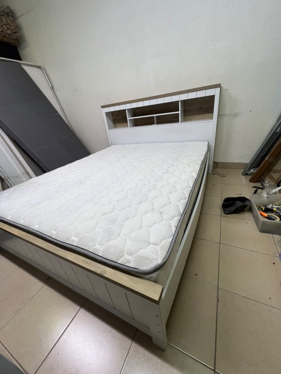 A white wooden King-size bed frame featuring an integrated headboard with shelves, accompanied by a matching padded mattress. - Image 3
