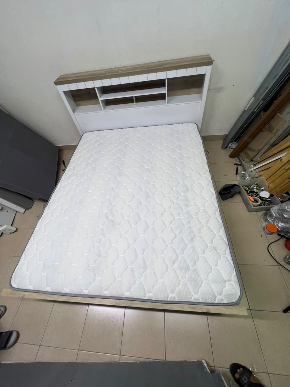 A white wooden King-size bed frame featuring an integrated headboard with shelves, accompanied by a matching padded mattress. - Image 2