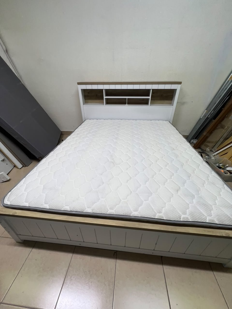 A white wooden King-size bed frame featuring an integrated headboard with shelves, accompanied by a matching padded mattress. - Image 8