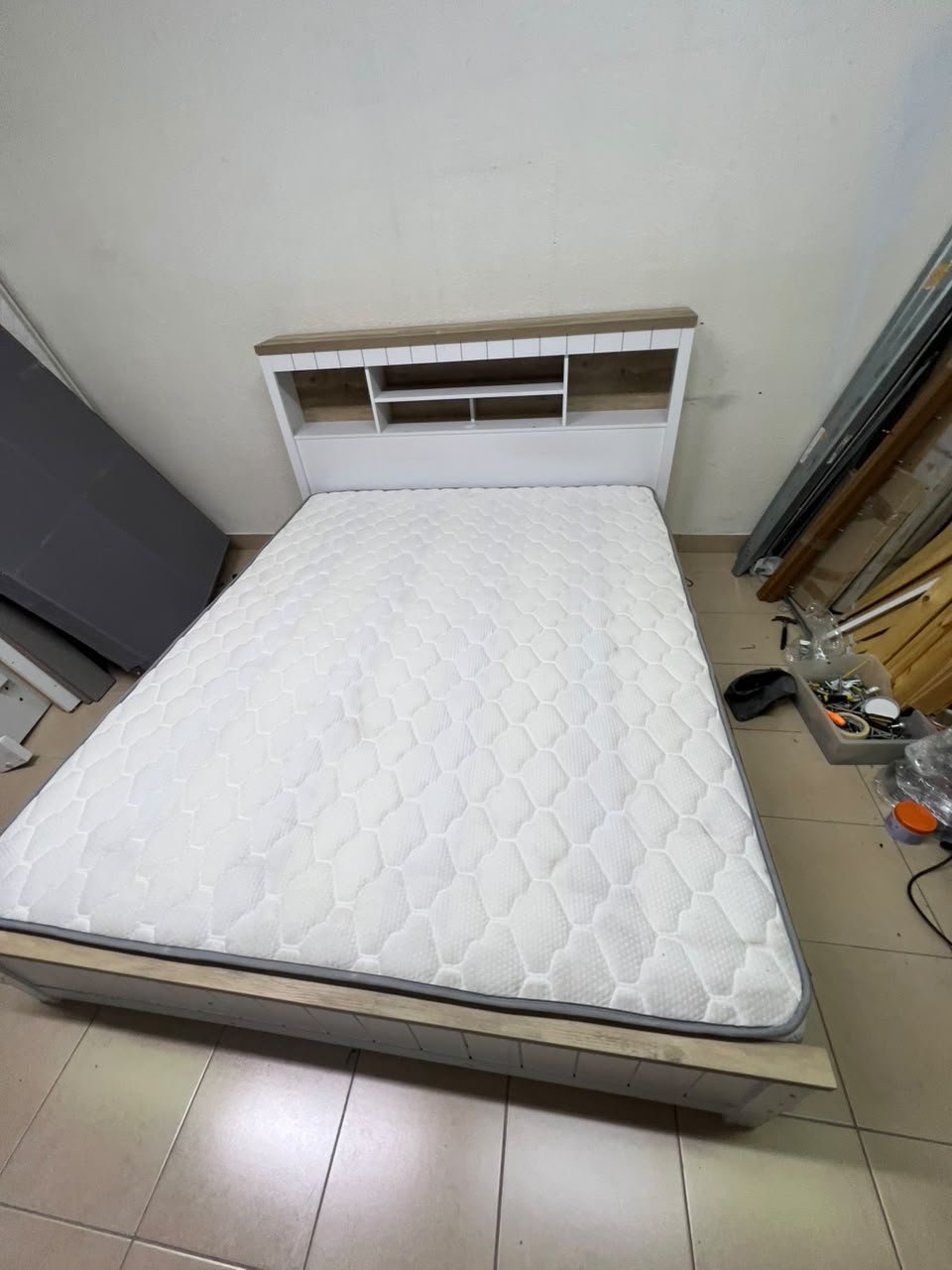 A white wooden King-size bed frame featuring an integrated headboard with shelves, accompanied by a matching padded mattress. - Image 9
