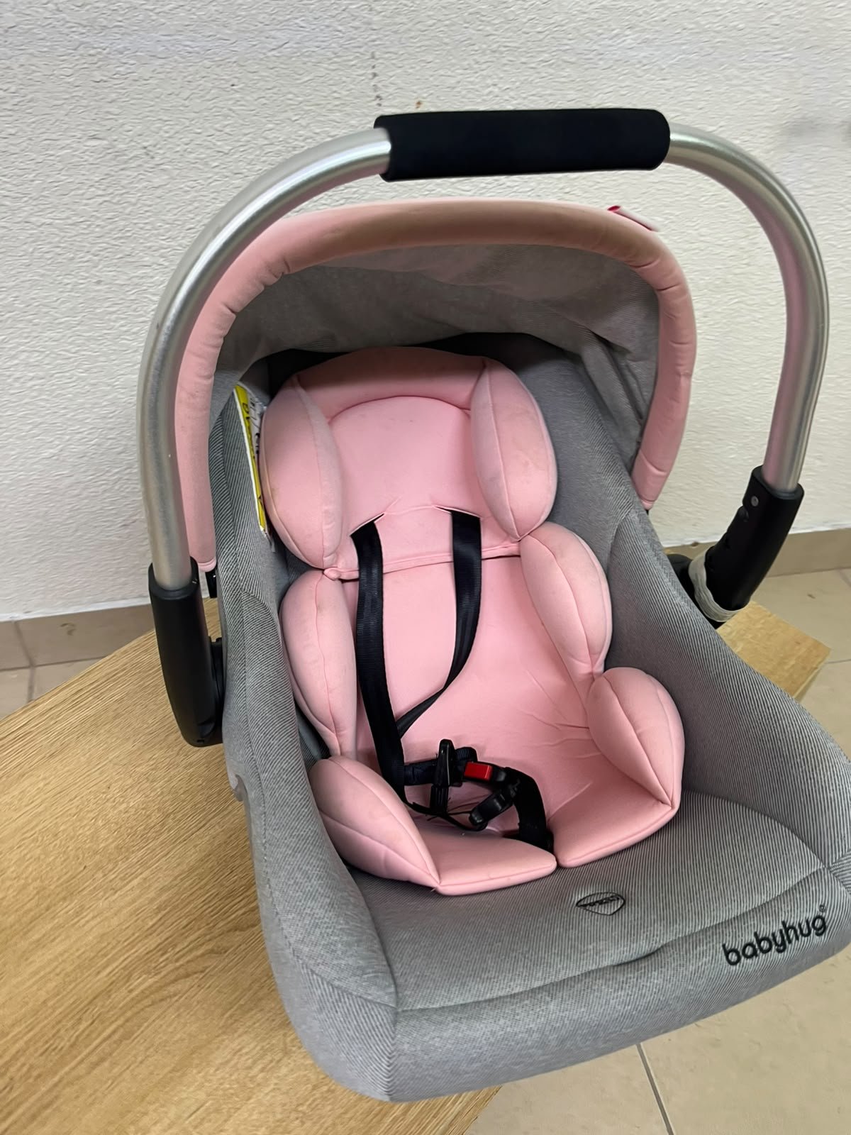 "Babyhug Onyx Elite" car seat and carrycot in grey and pink, featuring an aluminum handle. - Image 5