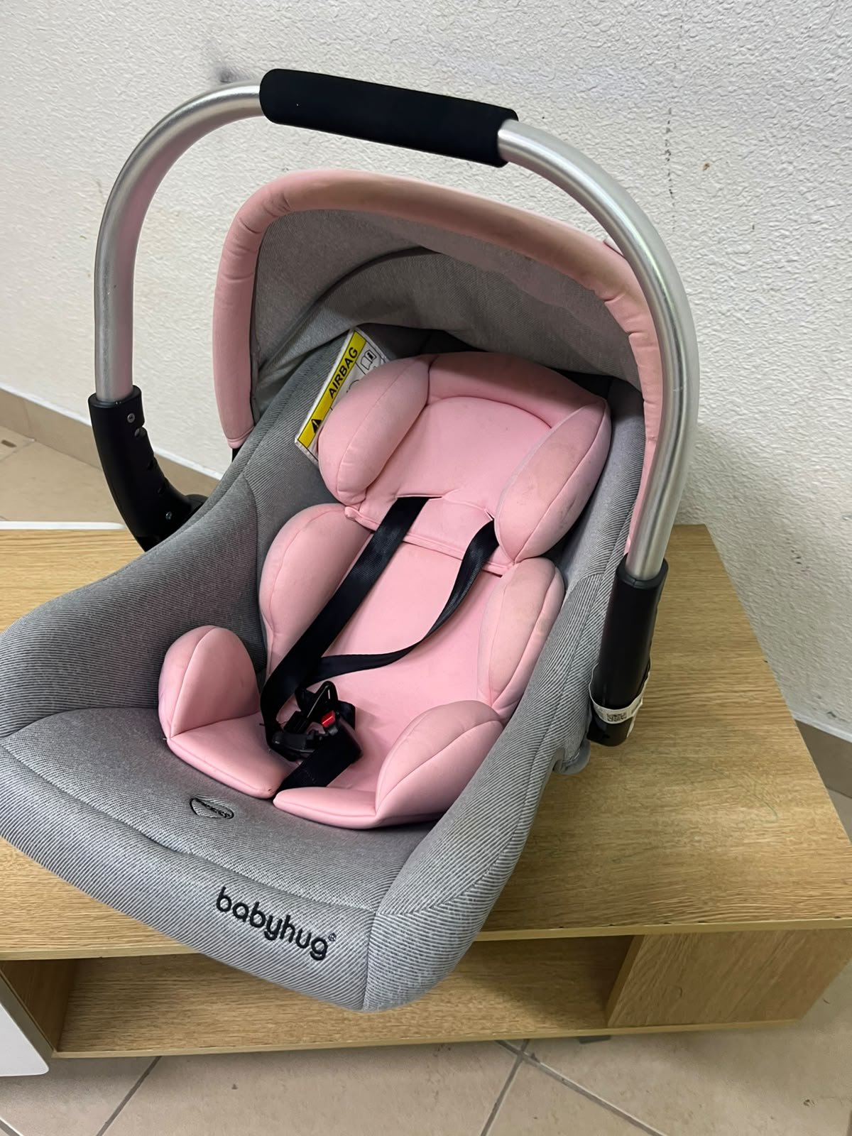"Babyhug Onyx Elite" car seat and carrycot in grey and pink, featuring an aluminum handle. - Image 6