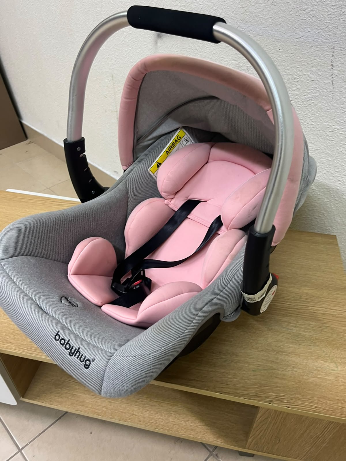 "Babyhug Onyx Elite" car seat and carrycot in grey and pink, featuring an aluminum handle. - Image 7