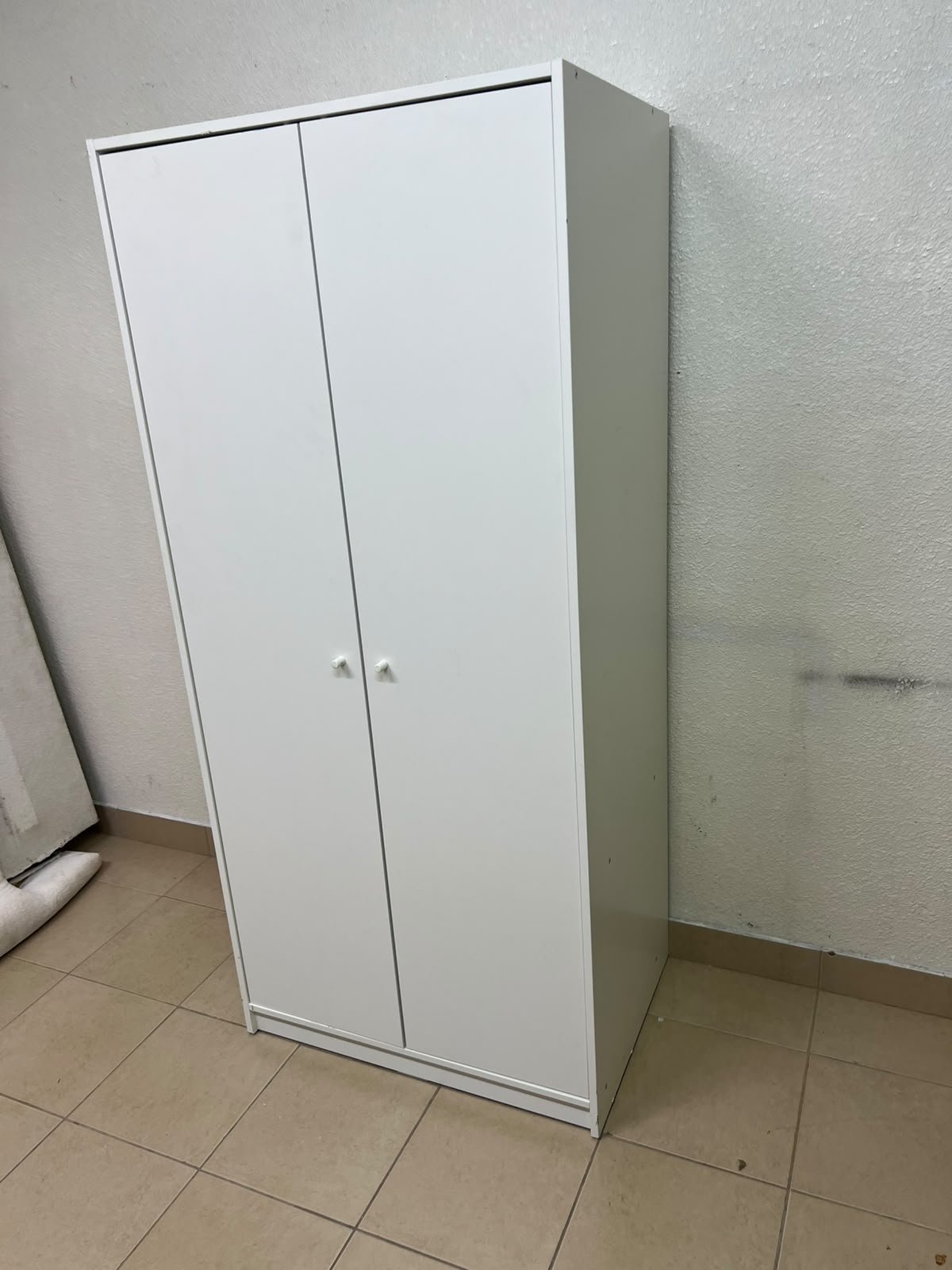 The IKEA KLEPPSTAD white two-door wardrobe features a simple design with two round handles and dimensions of 79x55x176 cm. - Image 11