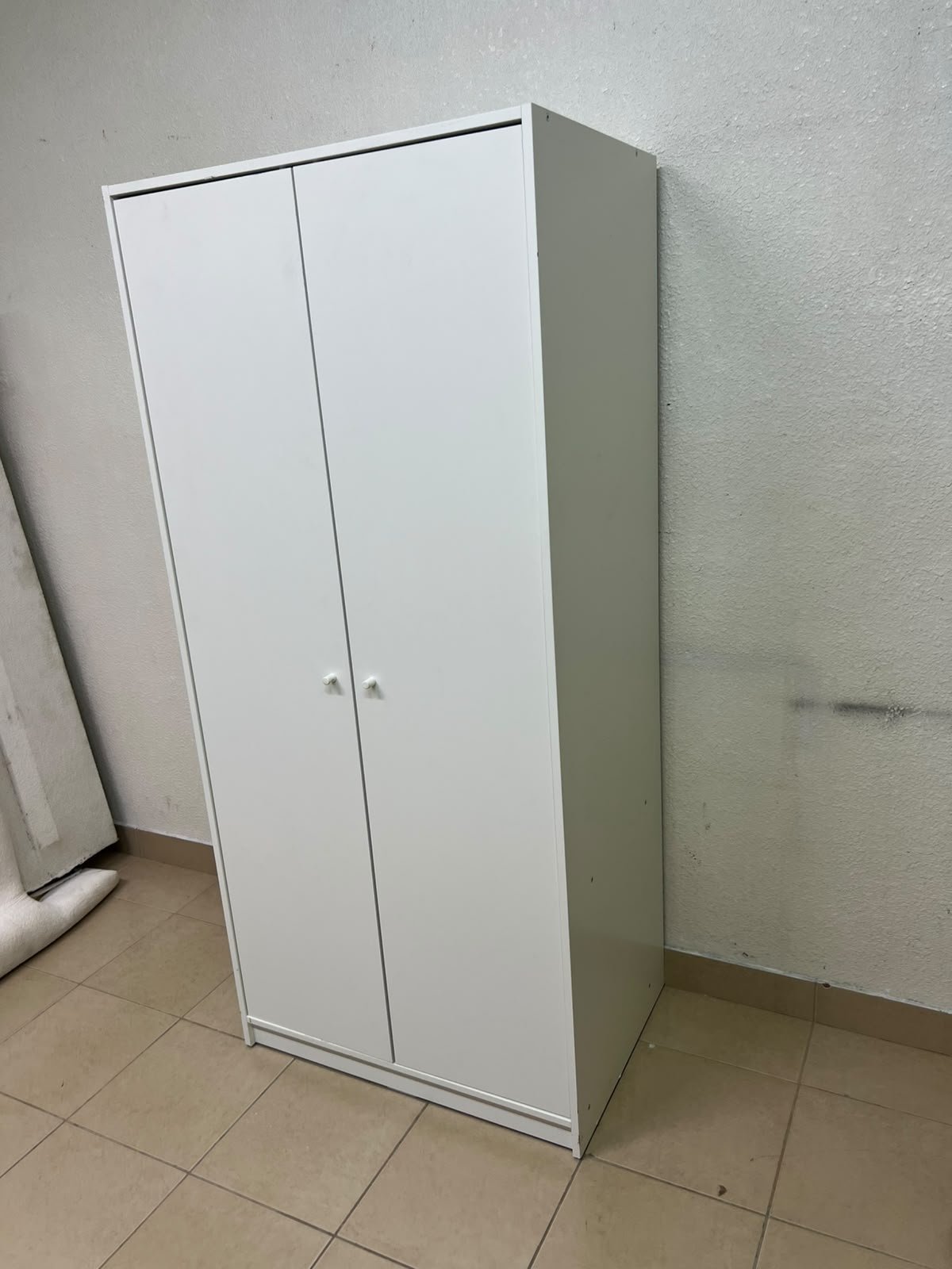 The IKEA KLEPPSTAD white two-door wardrobe features a simple design with two round handles and dimensions of 79x55x176 cm. - Image 4