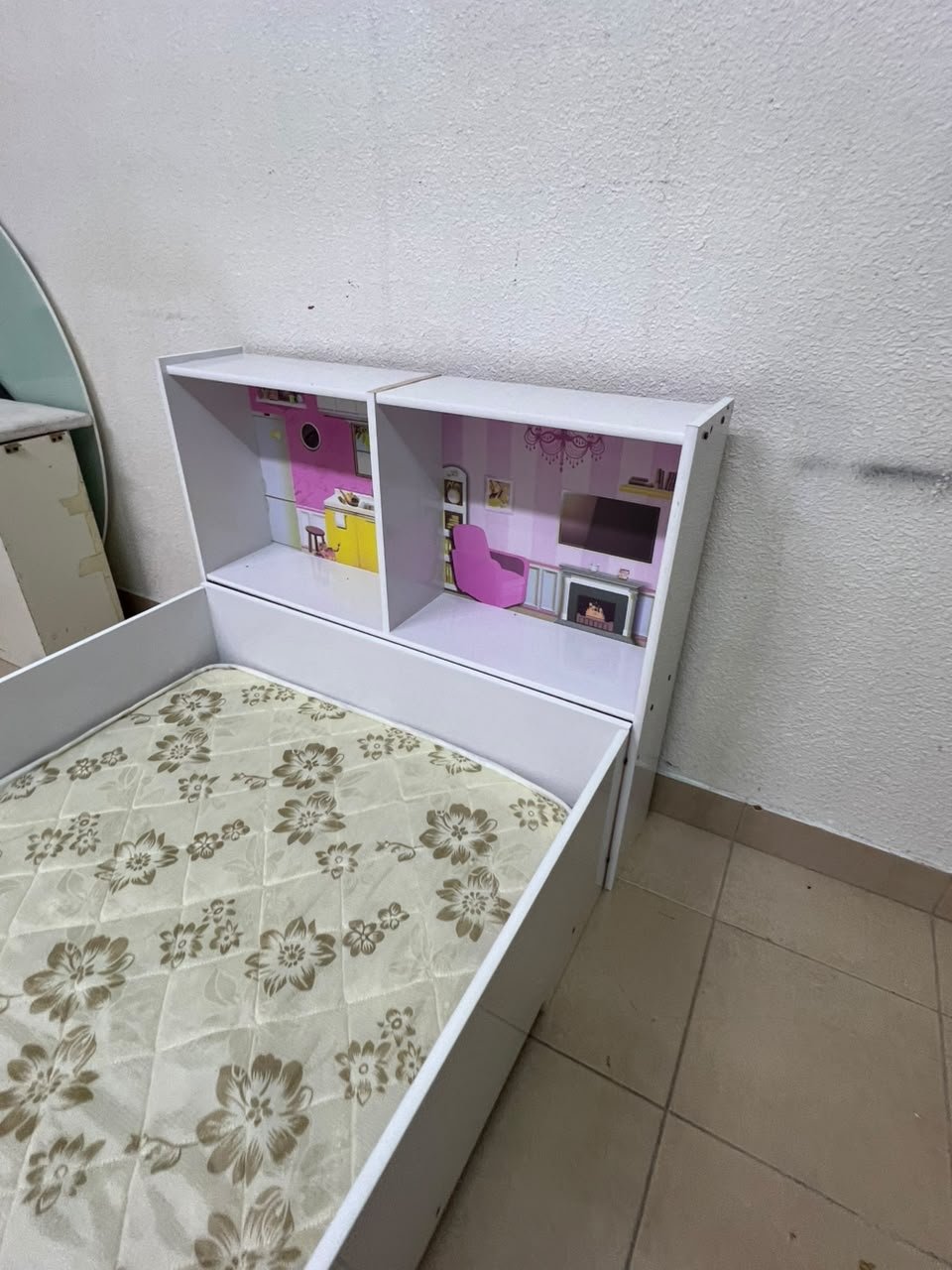 A white wooden single bed for children, featuring an integrated "dollhouse-style" headboard decorated with illustrations of miniature rooms. - Image 8
