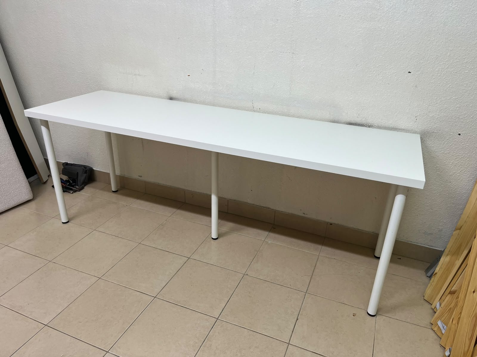IKEA LAGKAPTEN / ADILS desk in white.