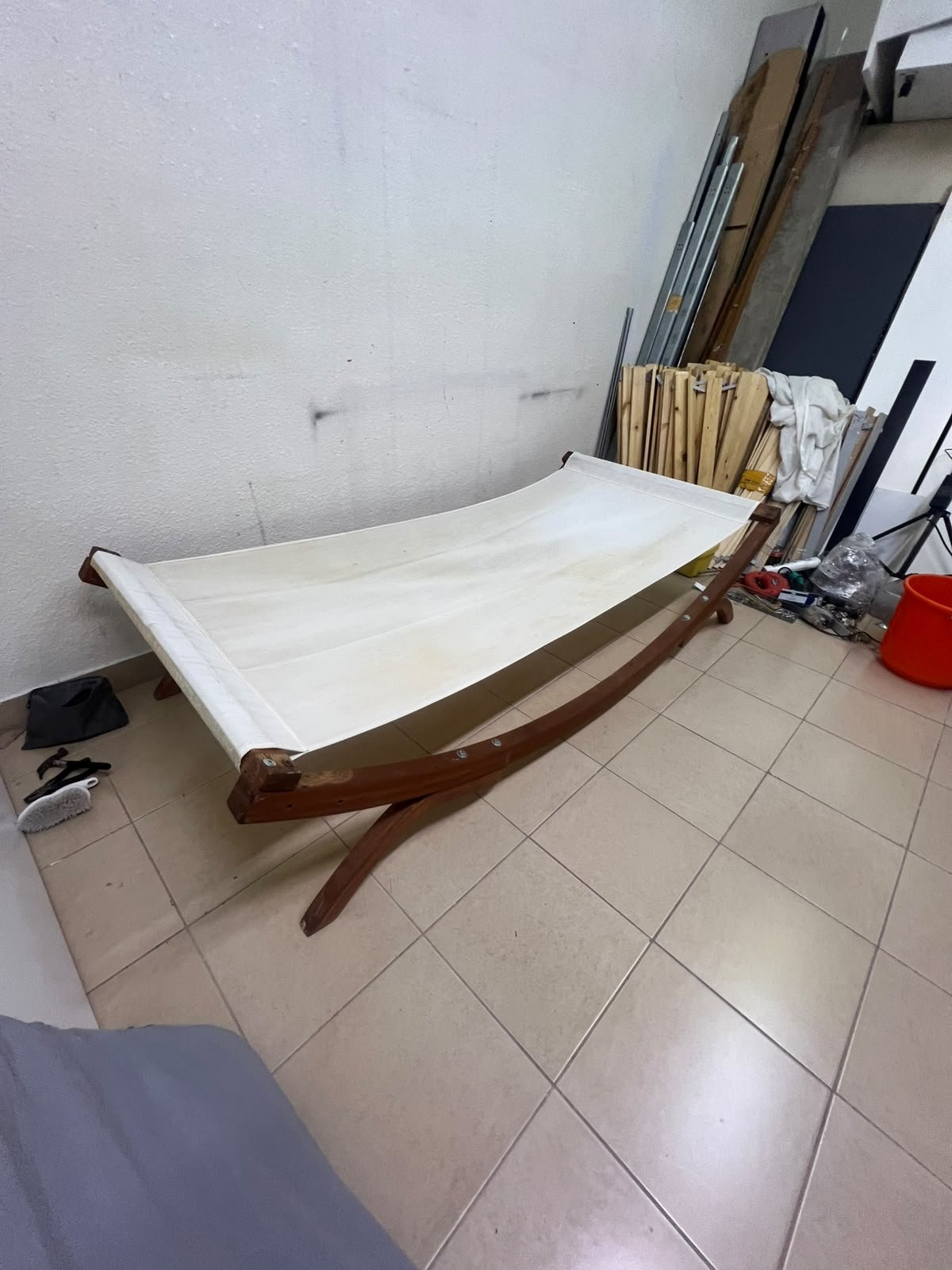 An elegantly designed, curved wooden hammock bed featuring comfortable white fabric for relaxation. - Image 3