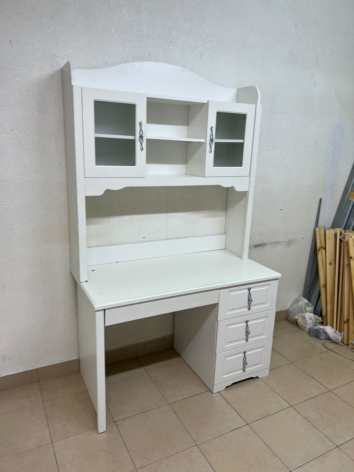 A complete white study desk featuring an overhead hutch, distinguished by its upper cabinets with glass doors and decorative handles. - Image 7
