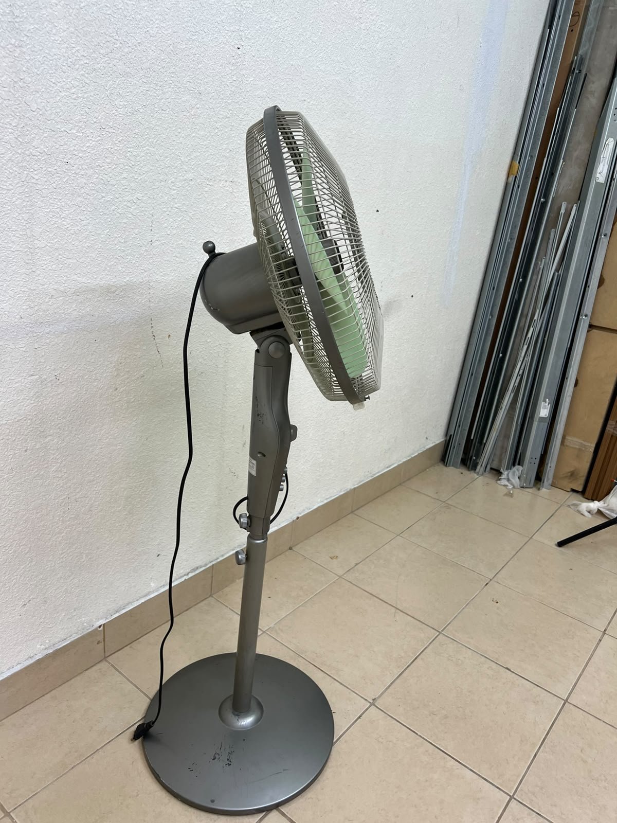 A Sanyo-branded grey pedestal fan featuring light green blades and a circular base. - Image 3