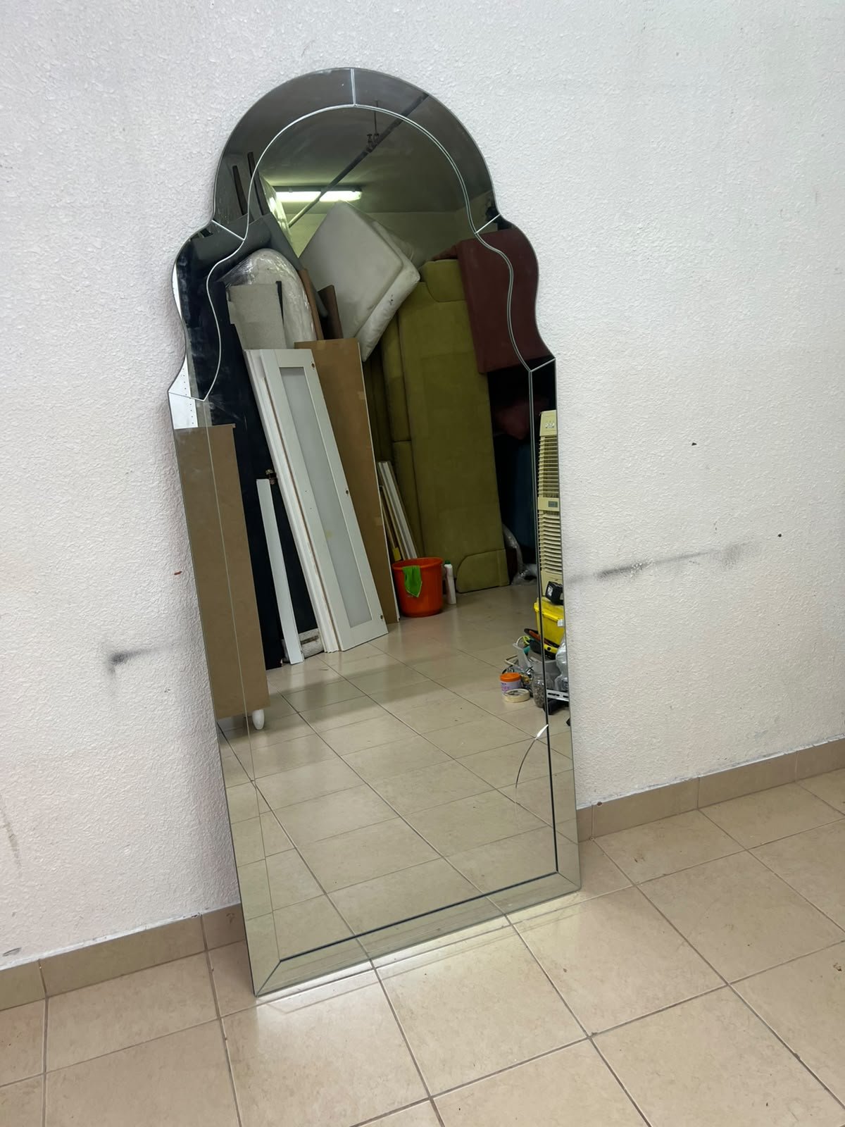 The arched, beveled-edge floor mirror—resembling the Bonnie mirror from Centrepoint—features elegant curved details that add visual depth and a sophisticated touch to any space.