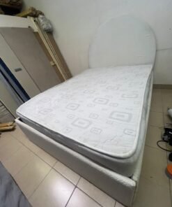 A modern single bed featuring a rounded (arched) headboard, upholstered in white or light beige fabric (such as bouclé or light-colored velvet), and including a mattress. Dimensions: 140 x 200 cm. - Image 2