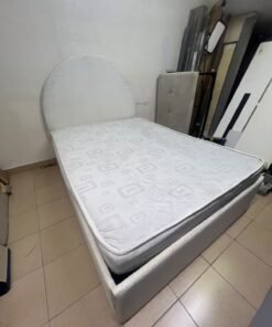 A modern single bed featuring a rounded (arched) headboard, upholstered in white or light beige fabric (such as bouclé or light-colored velvet), and including a mattress. Dimensions: 140 x 200 cm. - Image 4