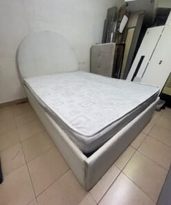 A modern single bed featuring a rounded (arched) headboard, upholstered in white or light beige fabric (such as bouclé or light-colored velvet), and including a mattress. Dimensions: 140 x 200 cm. - Image 8