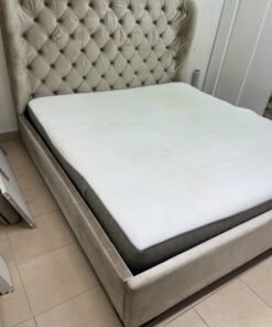 Beige upholstered double bed featuring a high, button-tufted wingback headboard. 180 x 200 cm. - Image 5