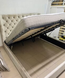 Beige upholstered double bed featuring a high, button-tufted wingback headboard. 180 x 200 cm. - Image 6