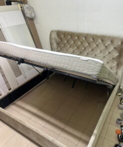Beige upholstered double bed featuring a high, button-tufted wingback headboard. 180 x 200 cm. - Image 10
