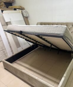 Beige upholstered double bed featuring a high, button-tufted wingback headboard. 180 x 200 cm. - Image 14